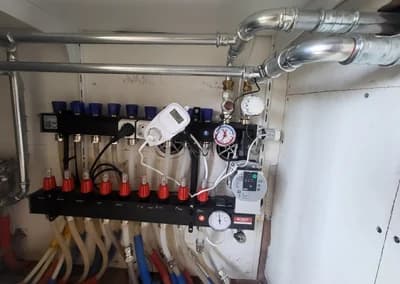 Vloerverwarming leidingen aangelegd